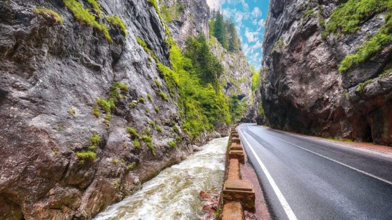 Cheile Bicazului – Ghid complet de vizitare, trasee și atracții naturale spectaculoase Cheile Bicazului