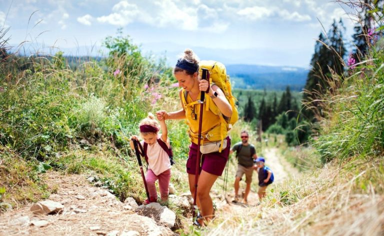 Top 10 Activități în Aer Liber pentru O Vacanță Perfectă în Natură Top 10 Activități în Aer Liber pentru O Vacanță Perfectă în Natură