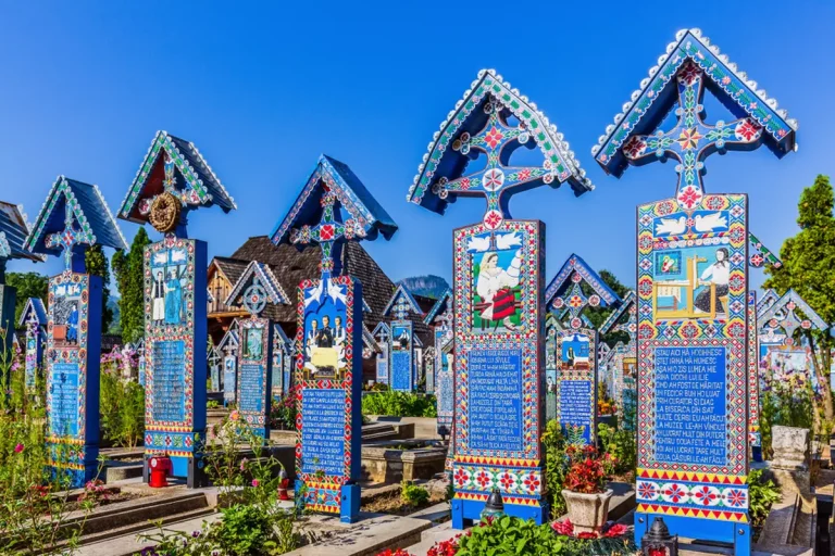Cimitirul Vesel din Săpânța – un simbol al unicității Cimitirul Vesel din Săpânța – un simbol al unicității
