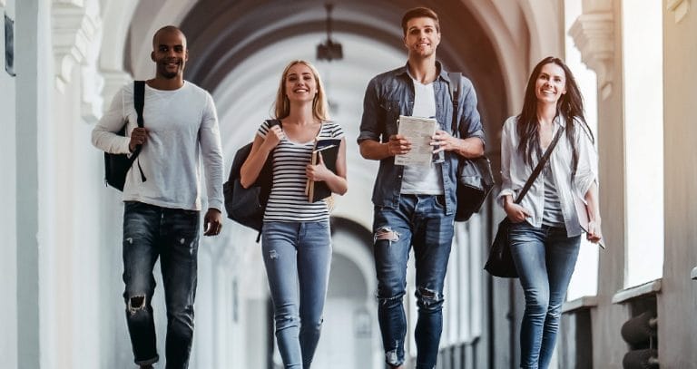 Cum să îți alegi facultatea potrivită și Ghid Admitere la Facultate 2025 – Tot ce trebuie să știi Cum să îți alegi facultatea potrivită și Ghid Admitere la Facultate 2025 – Tot ce trebuie să știi