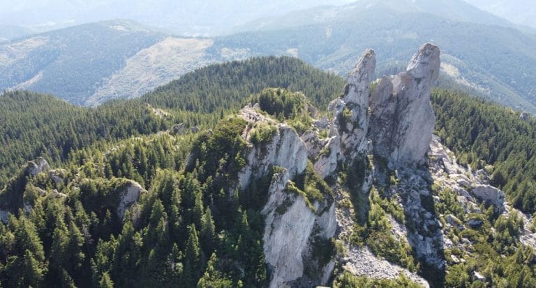 Trasee montane Pietrele Doamnei – Schitul Rarău Pietrele Doamnei – Schitul Rarău